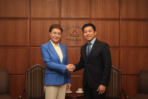 Darıǵa Nazarbaeva Lı Kýan Iý baǵdarlamasy boıynsha Sıngapýrda boldy