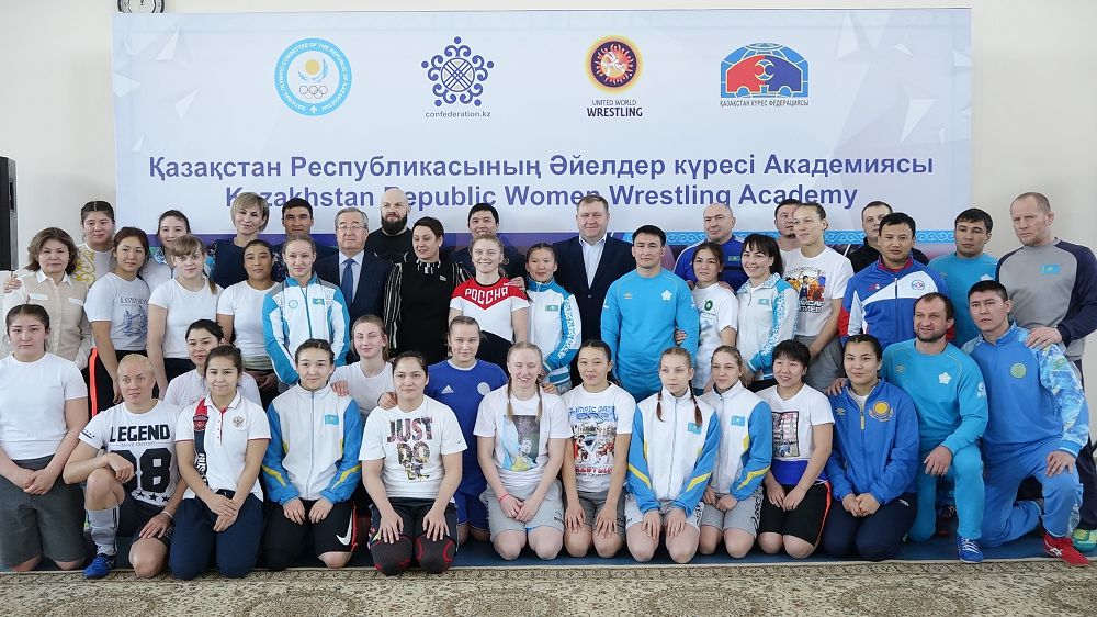 Qyzdardyń kúres akademııasy ashyldy