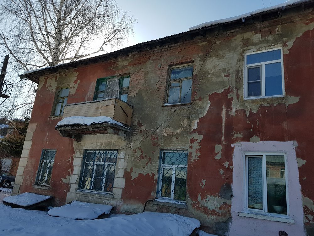 12 otbasy 1946 jyly salynǵan úıde qaltyrap otyr