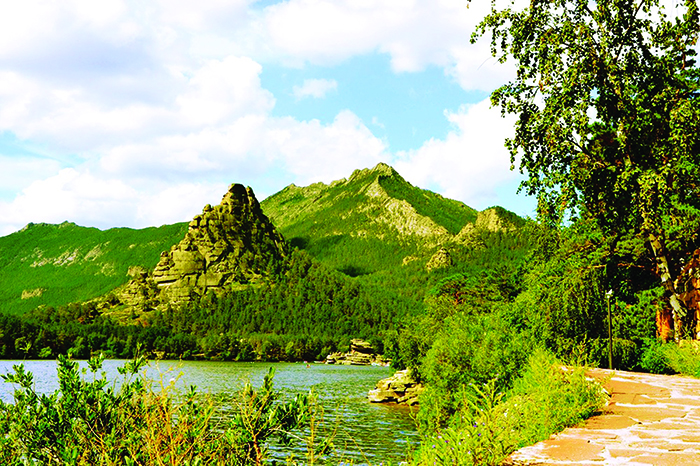 Týrızmdi damytamyn dep, qaryzǵa batty