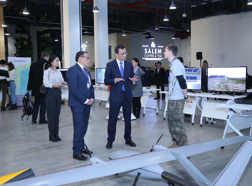 Máýlen Áshimbaev issaparmen Almaty qalasynda boldy