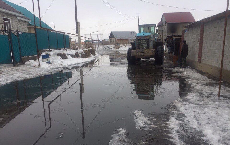Jetisý jeri qar sýynyń qursaýynda qaldy