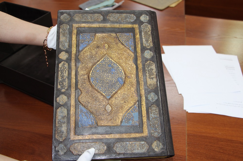 Qasıetti kitap qalpyna keltirildi