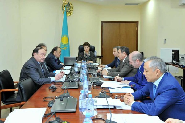 Senatta Qazaqstan men Belarýs arasyndaǵy salyq kelisimine túzetýler qaraldy