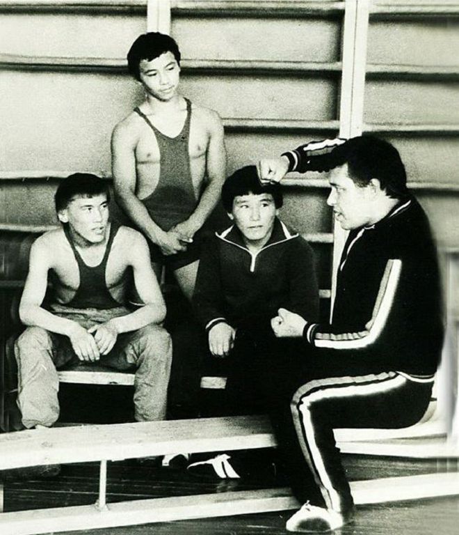 Álem chempıondarynyń ustazy