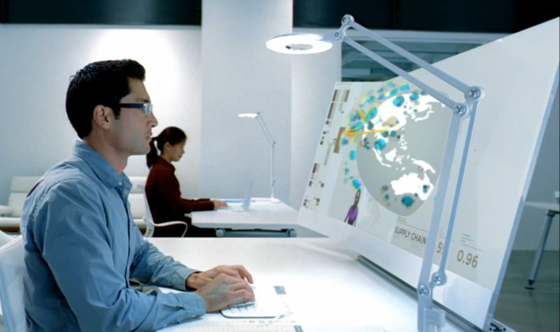 Ýılıam Tomson: Qazaqstan Uly Jibek jolynyń qarjy ortalyǵyna aınala alady