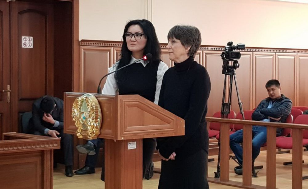 Amerıkalyq sarapshylar: myltyqty artta otyrǵan adam atqan

