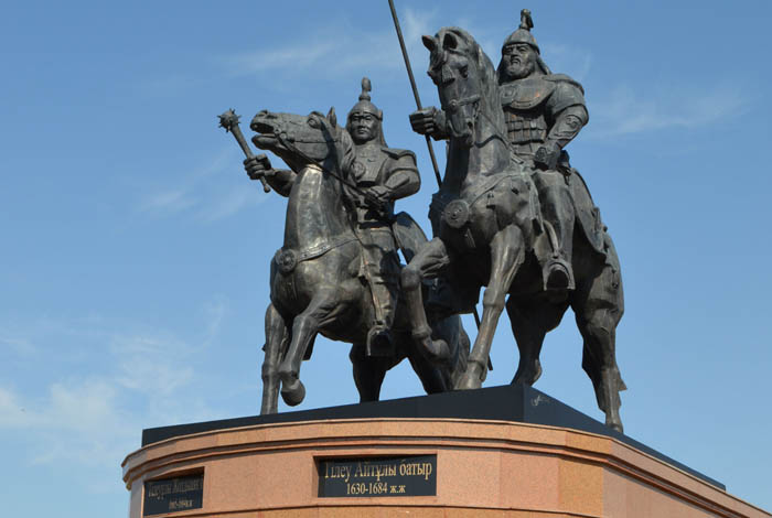 Aqtóbede qazaqtyń qos batyryna arnalǵan kabınet ashyldy