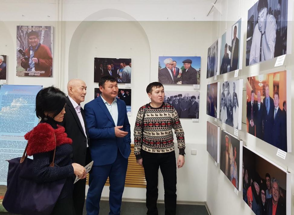 О́skemende E.Orynbaevtyń «Qas qaǵym sát» atty fotokórmesi ashyldy
