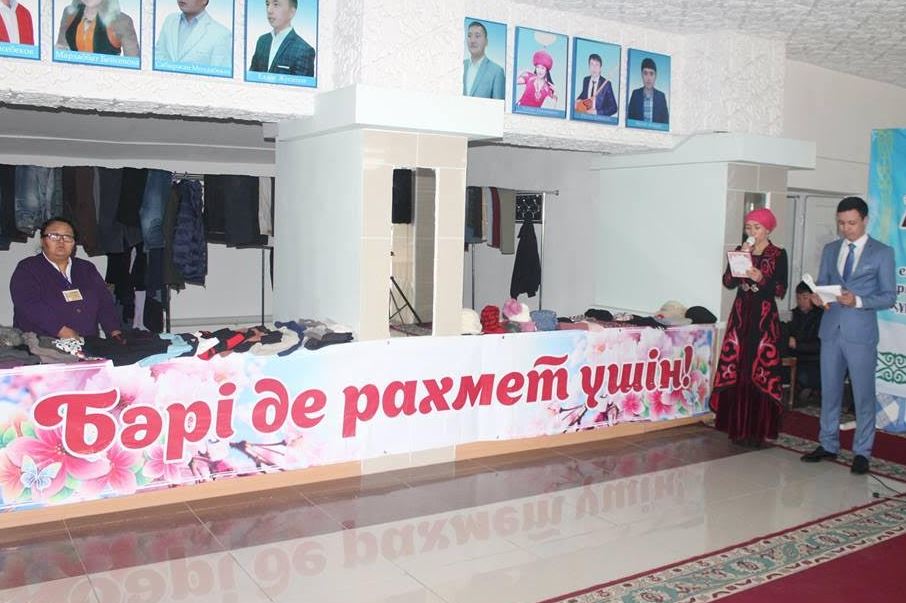 Sozaqta kıim tegin taratyldy