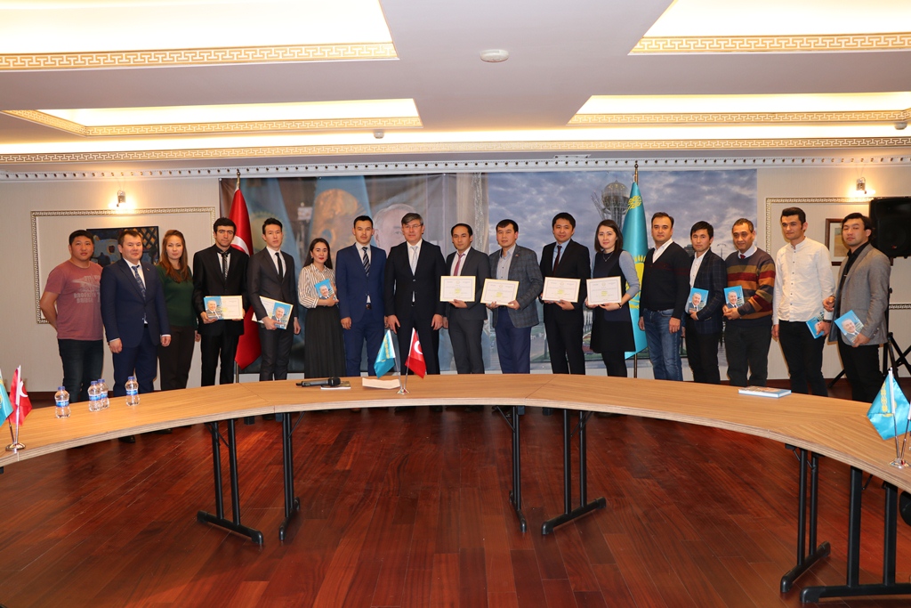 Qazaqstannyń Túrkııadaǵy Elshiliginde Alǵys aıtý kúnine oraı dóńgelek ústel ótti