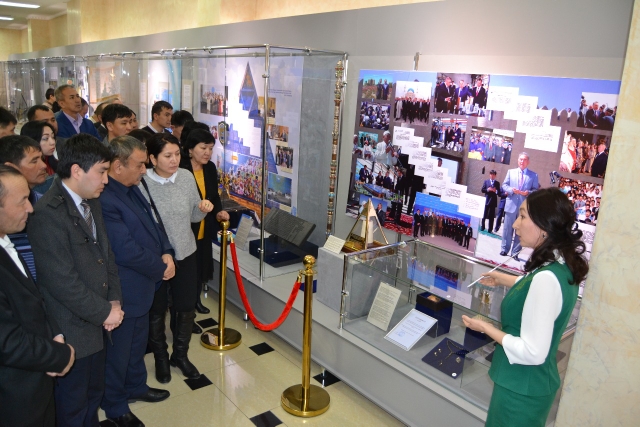 “Áziret sultan” memlekettik tarıhı-mádenı qoryq-mýzeıi ujymy Shymkentke keldi