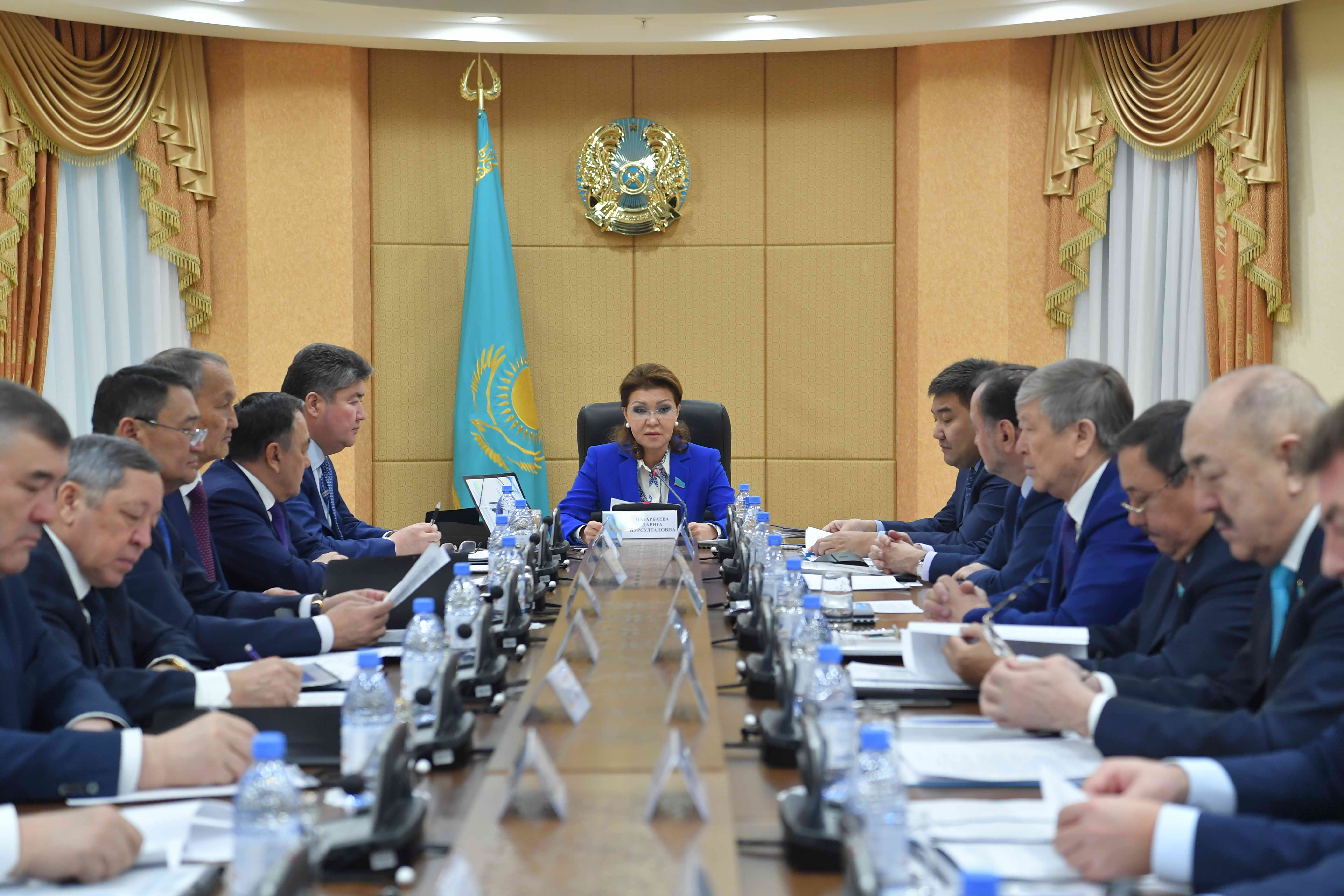 Senatorlar sý qaýipsizdigi máselelerin talqylady