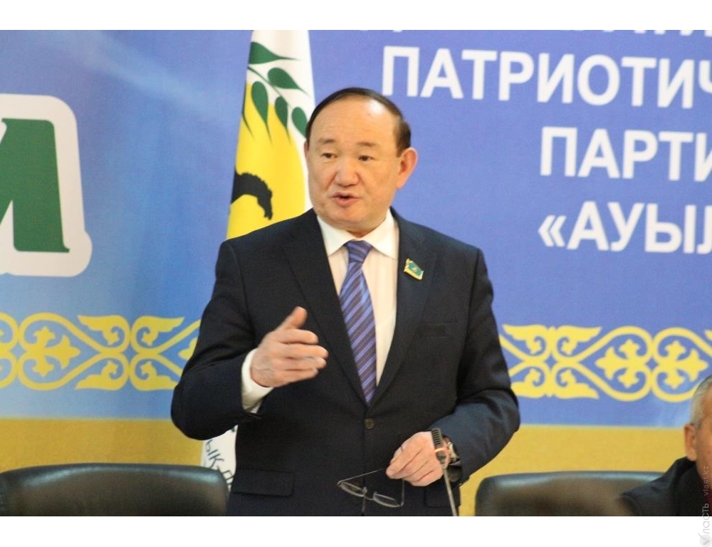 Á.Bektaev: Aýyldyń materıaldyq jaǵdaıyn jaqsartady

