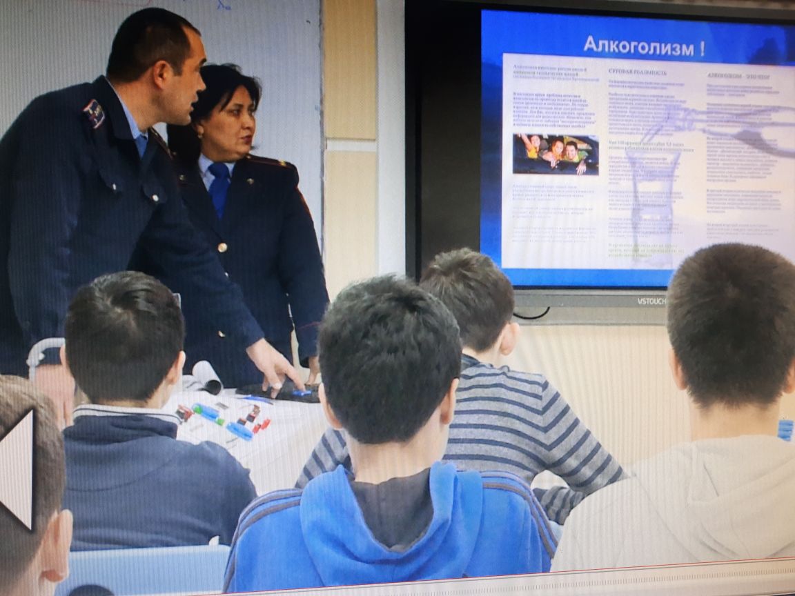 Mańǵystaýlyq polıseıler mektep oqýshylarymen kezdesti