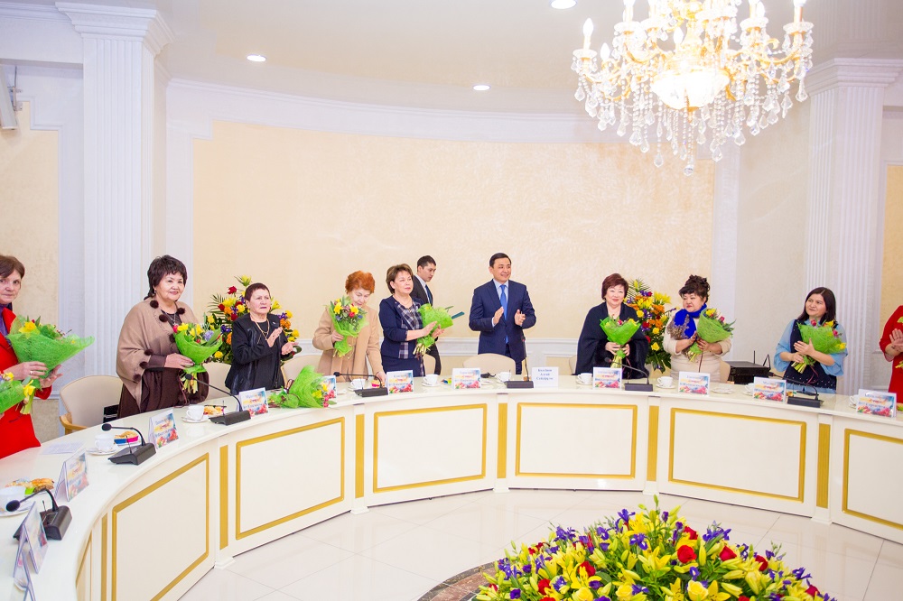 Aqjaıyqtyq arýlardy merekemen quttyqtady