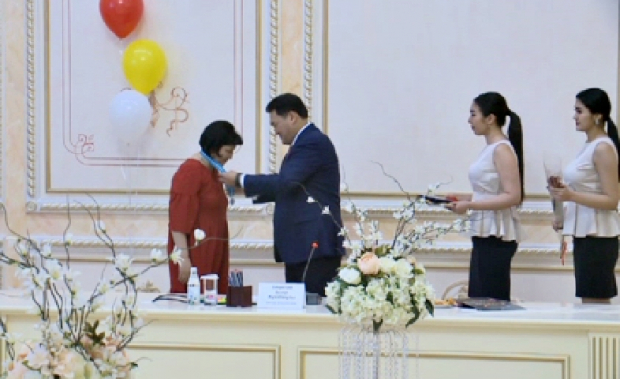 Pavlodarda kóp balaly analarǵa qurmet kórsetildi