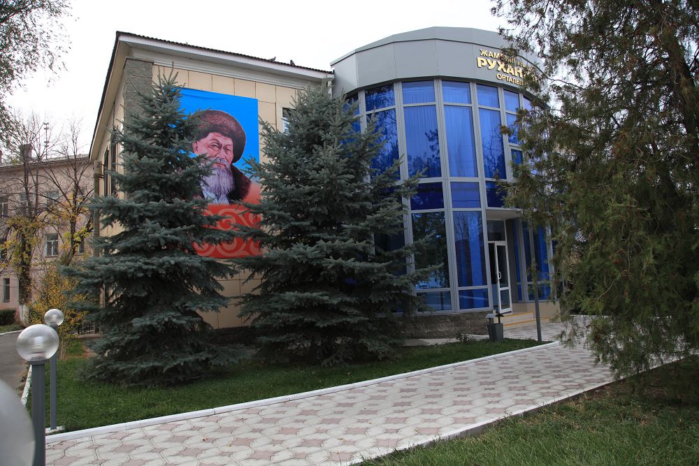 Rýhanı ortalyqtyń aty bar, endi zaty bolsa...