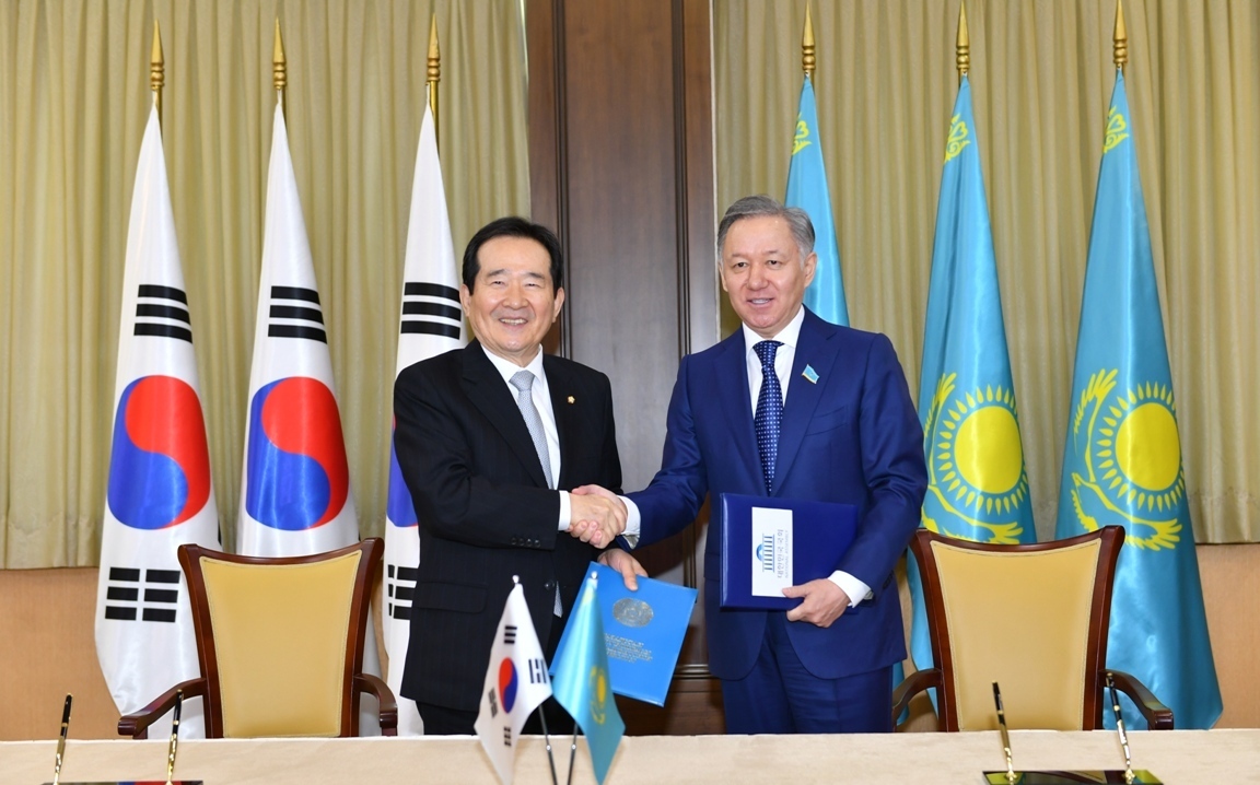 N. Nyǵmatýlın men Ońtústik Koreıa Parlamentiniń tóraǵasy yntymaqtastyq kelisimine qol qoıdy