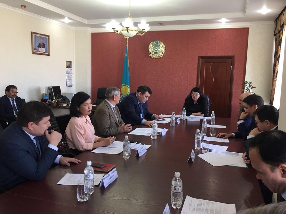 Memlekettik qyzmetkerlerdiń máselesi ádep keńesinde qaraldy