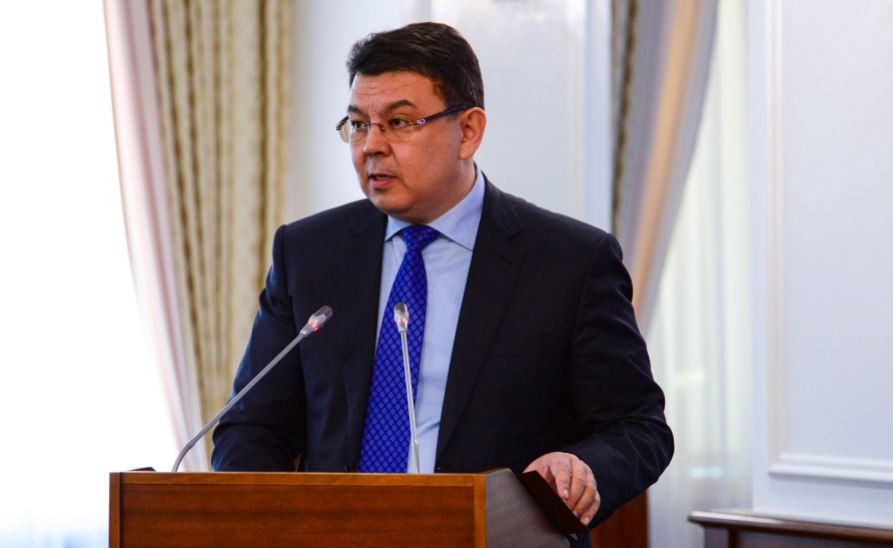 Qanat Bozymbaev «Saryarqa» gaz qubyryn júzege asyrý merzimin atady