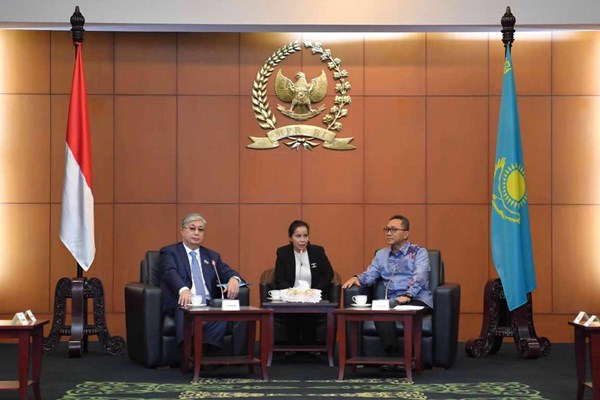 Q. Toqaev Indonezııa Prezıdentine Din kóshbasshylary Sezine shaqyrýdy tabys etti