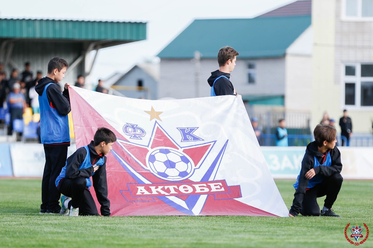 «Aqtóbe» jastarymen-aq jeńiske jetti

