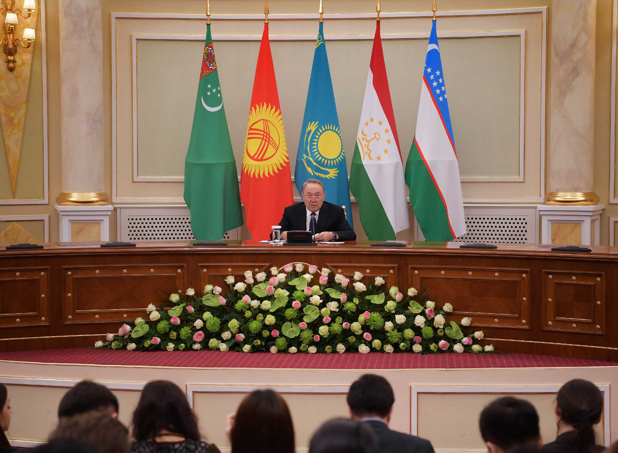 Elbasy OA elderi basshylarynyń konsýltatıvtik jumys kezdesýiniń qorytyndysy boıynsha brıfıng ótkizdi