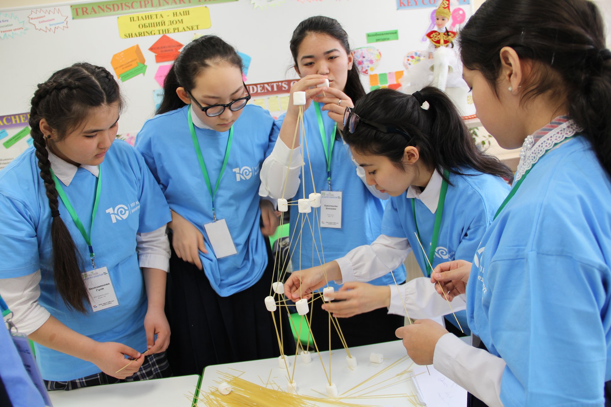 Nazarbaev mektepteriniń naýryz kezdesýleri Astana sáýletine arnaldy
