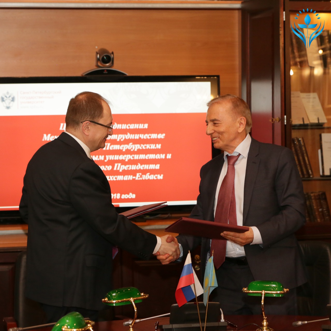 Tuńǵysh Prezıdenti - Elbasynyń Qory men Sankt-Peterbýrg Memlekettik Ýnıversıteti memorandýmǵa qol qoıdy