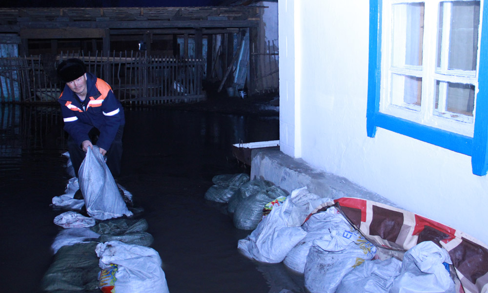 Shyǵys Qazaqstanda 600 adam qaýipsiz jerge kóshirildi