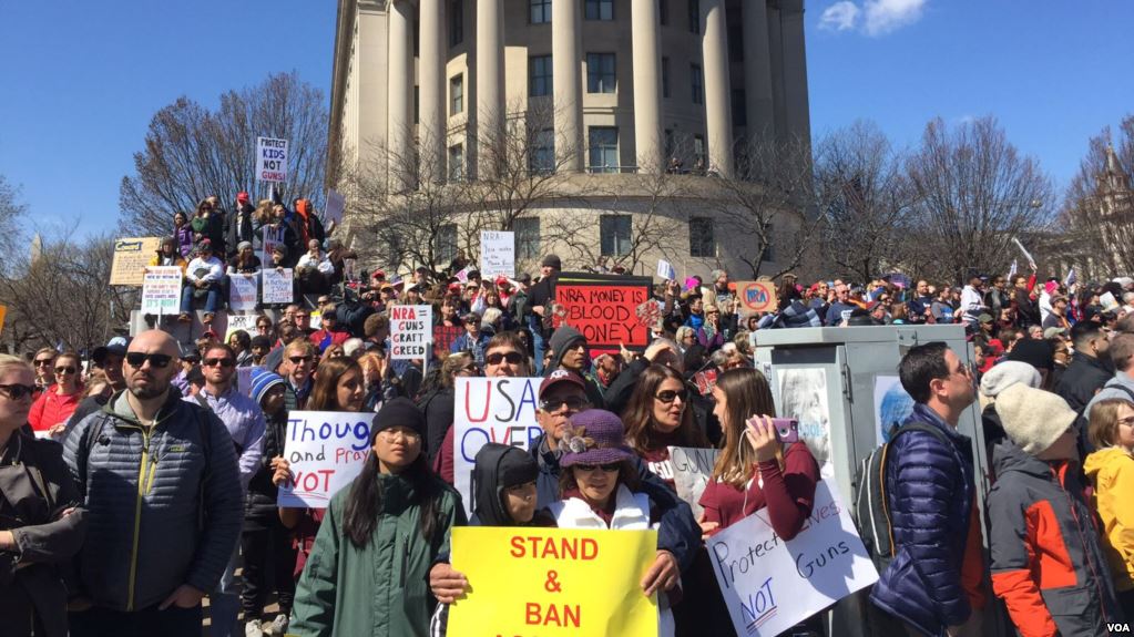 AQSh oqýshylary qarýǵa qarsylyq sherýin ótkizdi