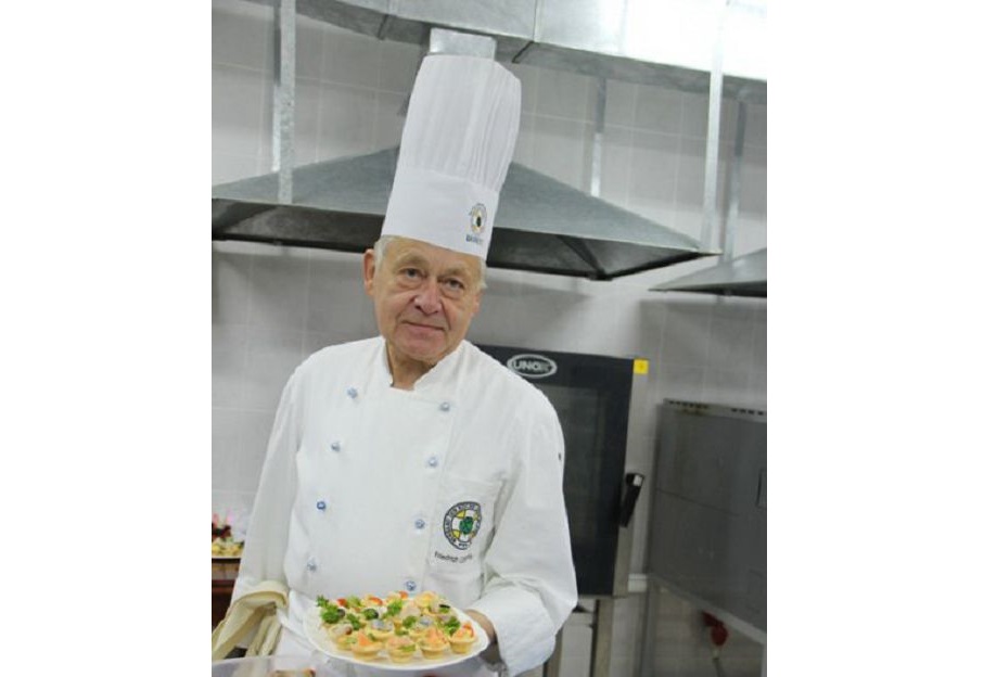 «Eshkimge uqsamaıtyn halyq»