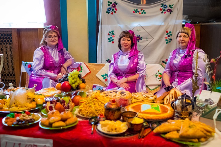 Naýryz merekesin chelıabilik qandastar dúrildetip ótkizdi