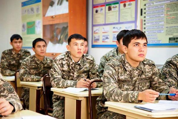 Áskerdegi tárbıe jumysyn kúsheıtken jón