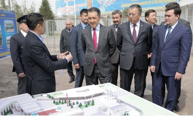 Premer Mınıstr OQO-daǵy «Jibek joly» keden beketiniń jumysymen tanysty

