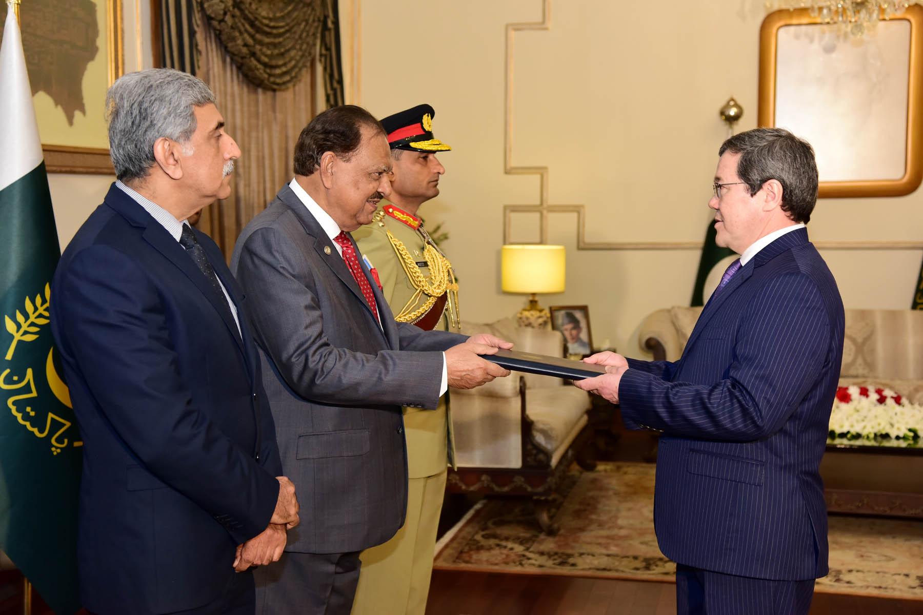 Qazaqstan Elshisi Pákistan Prezıdentine senim gramotalaryn tapsyrdy

