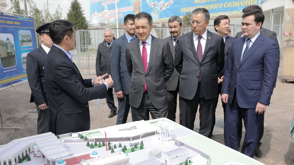 OQO-na kelgen Baqytjan Saǵyntaev Joldaýdyń júzege asyrylý barysymen tanysty