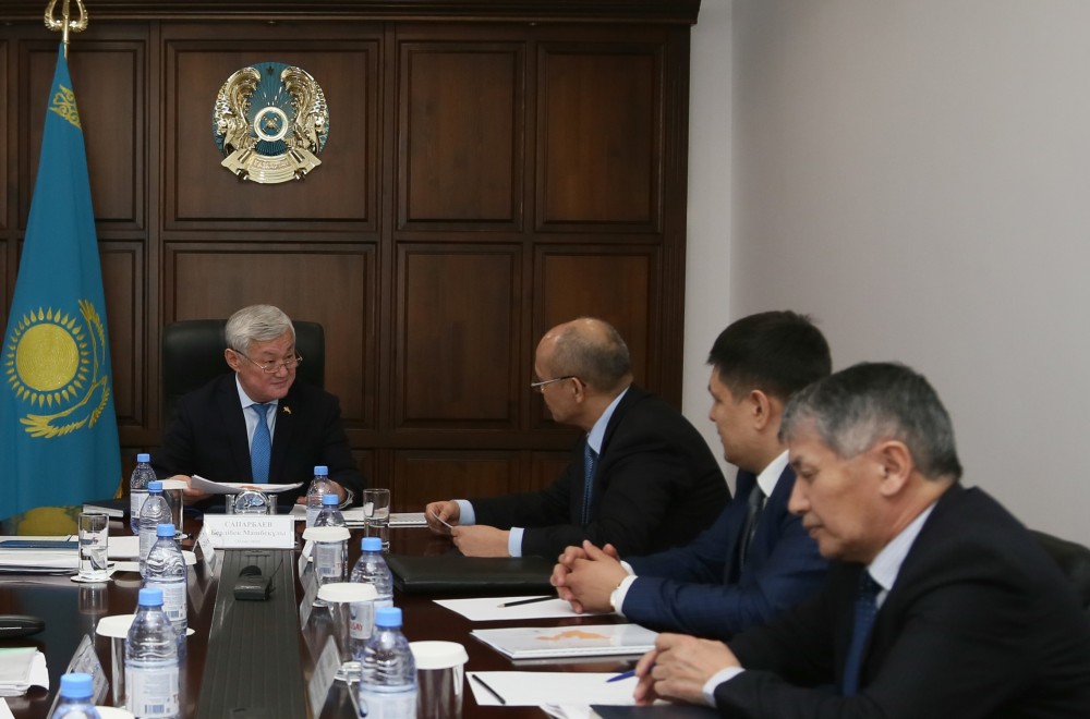 Berdibek Saparbaev «Qazgıdromet» basshysyna málimetterdi ýaqytynda jarııalaýdy usyndy