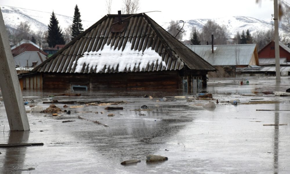Zyrıannyń toǵyz birdeı aýylyn sý basyp jatyr