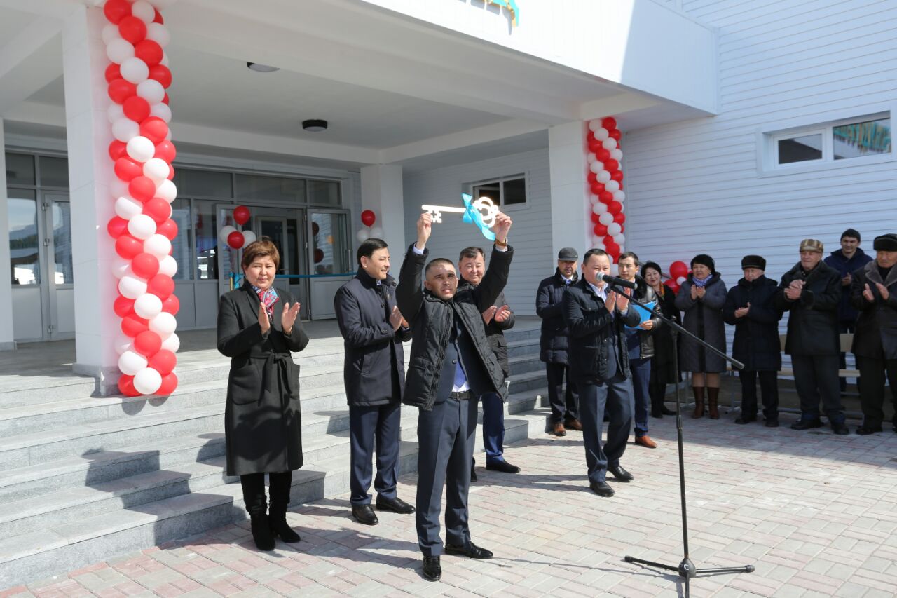 Oralda jańa mektep ashyldy
