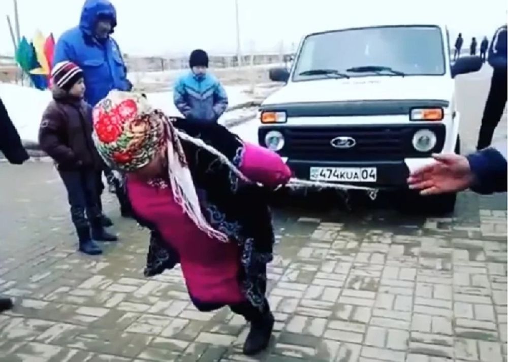 Oıyl aýdanynda «Nıva» avto­kóligin súı­reý­den áıelder ara­synda saıys ótti