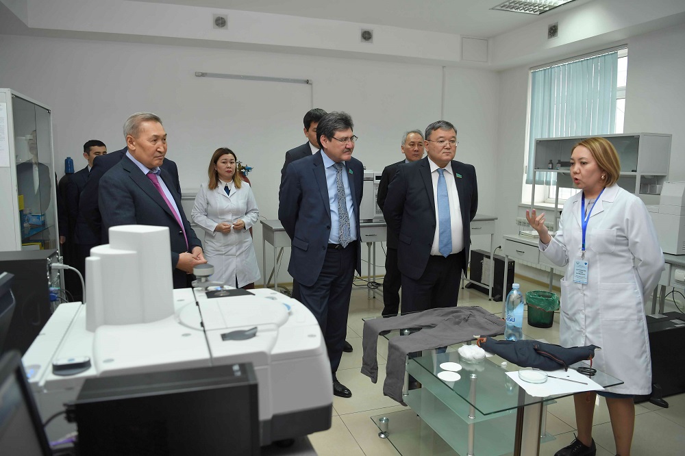 Senatorlar JOO-ǵa arnalǵan qosymsha granttardy strategııalyq mańyzdy sheshim dep atady