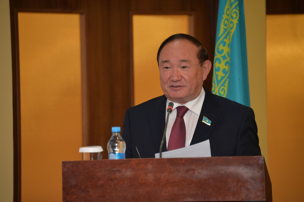 Álı Bektaev: Jastardyń áleýmettik jaǵdaıyn jasaý mańyzdy