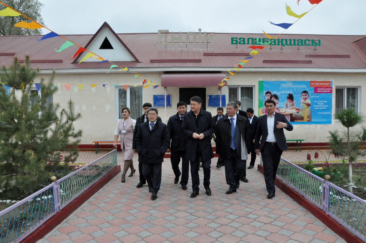 Senatorlar Sarykemer aýylynyń turǵyndarymen kezdesti