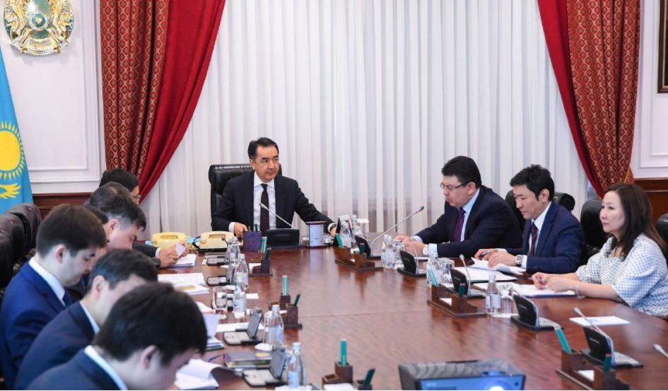 Baqytjan Saǵyntaev bilim berý jáne otyn-energetıkalyq keshenin damytý máseleleri boıynsha jıyn ótkizdi