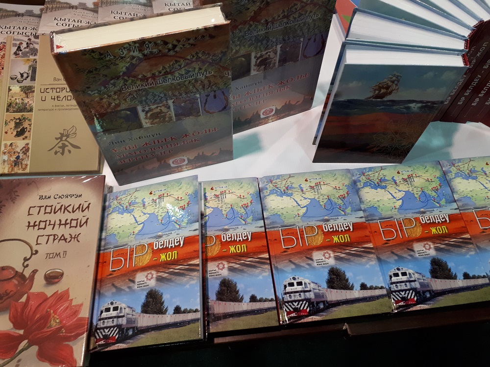 Almatyda qytaı tilinen aýdarylǵan jańa kitaptyń tusaýkeseri ótti