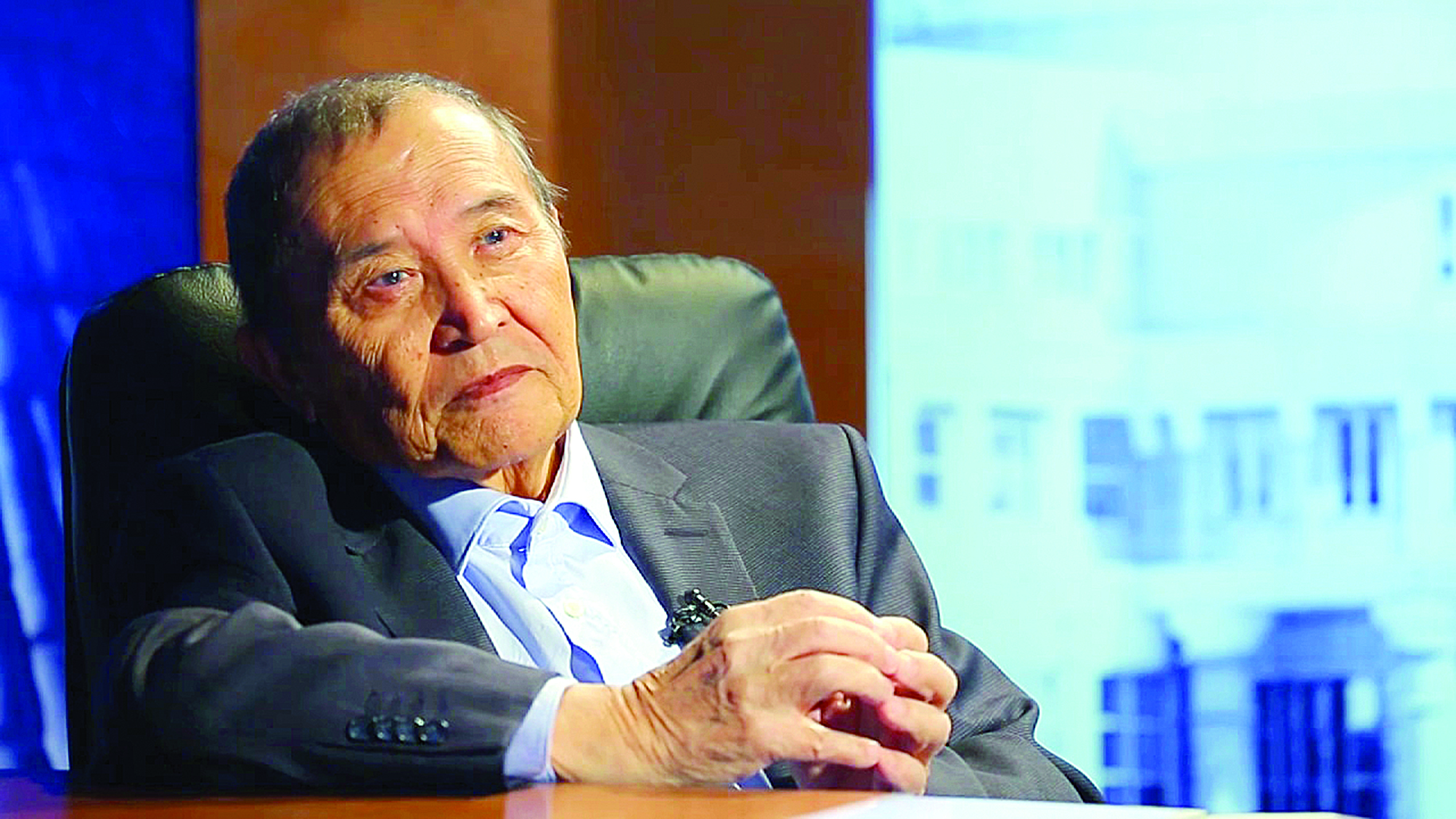 Ákim Tarazı: Dostarymdy men ózim tańdadym (Jazýshy tolǵanysynyń eskızderi)