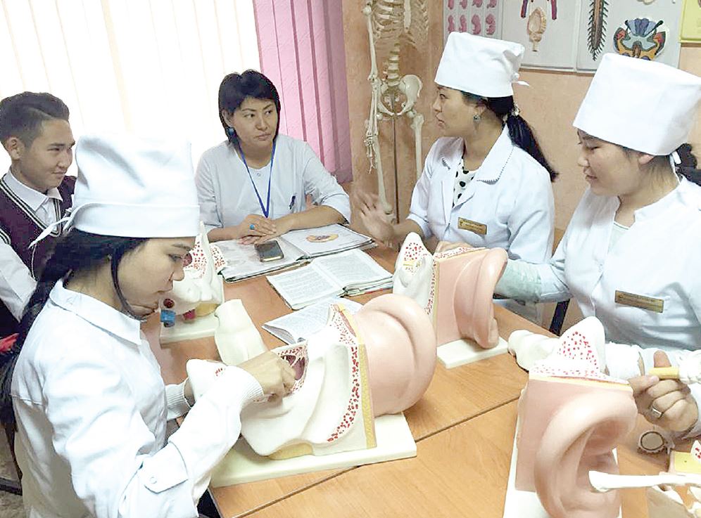 Qulaqqapty durys paıdalana bilemiz be?
