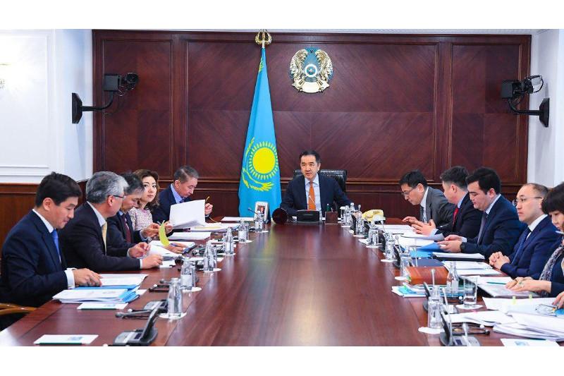 Premer-Mınıstr óńirlik damý máseleleri jóninde keńes ótkizdi